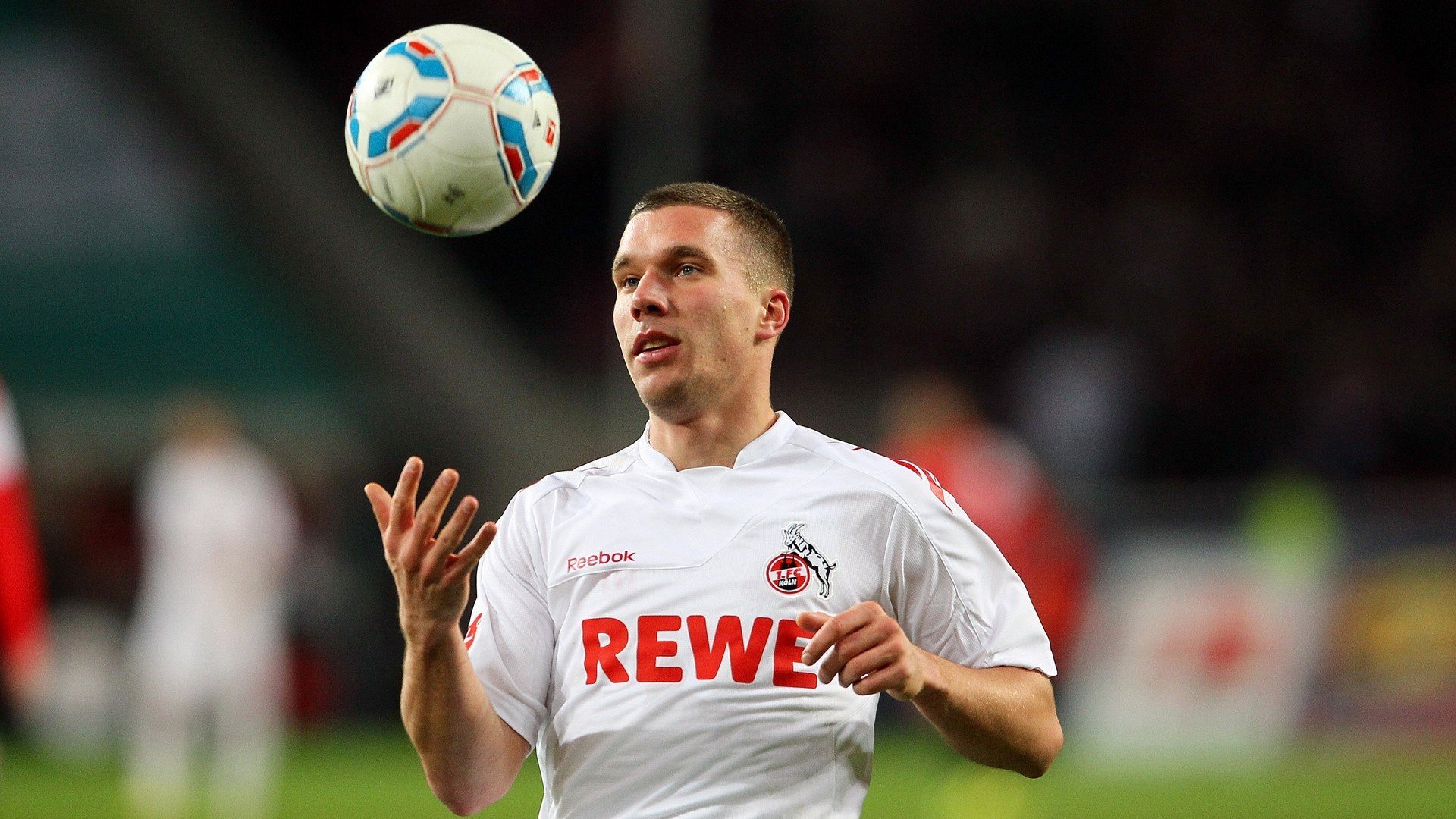 爱游戏体育官方网站-ICON：那些在欧冠留名百年的足球巨星，欧冠足球明星